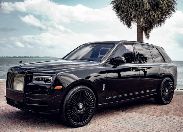 2023 Rolls Royce Cullinan Black Badge-pic_2